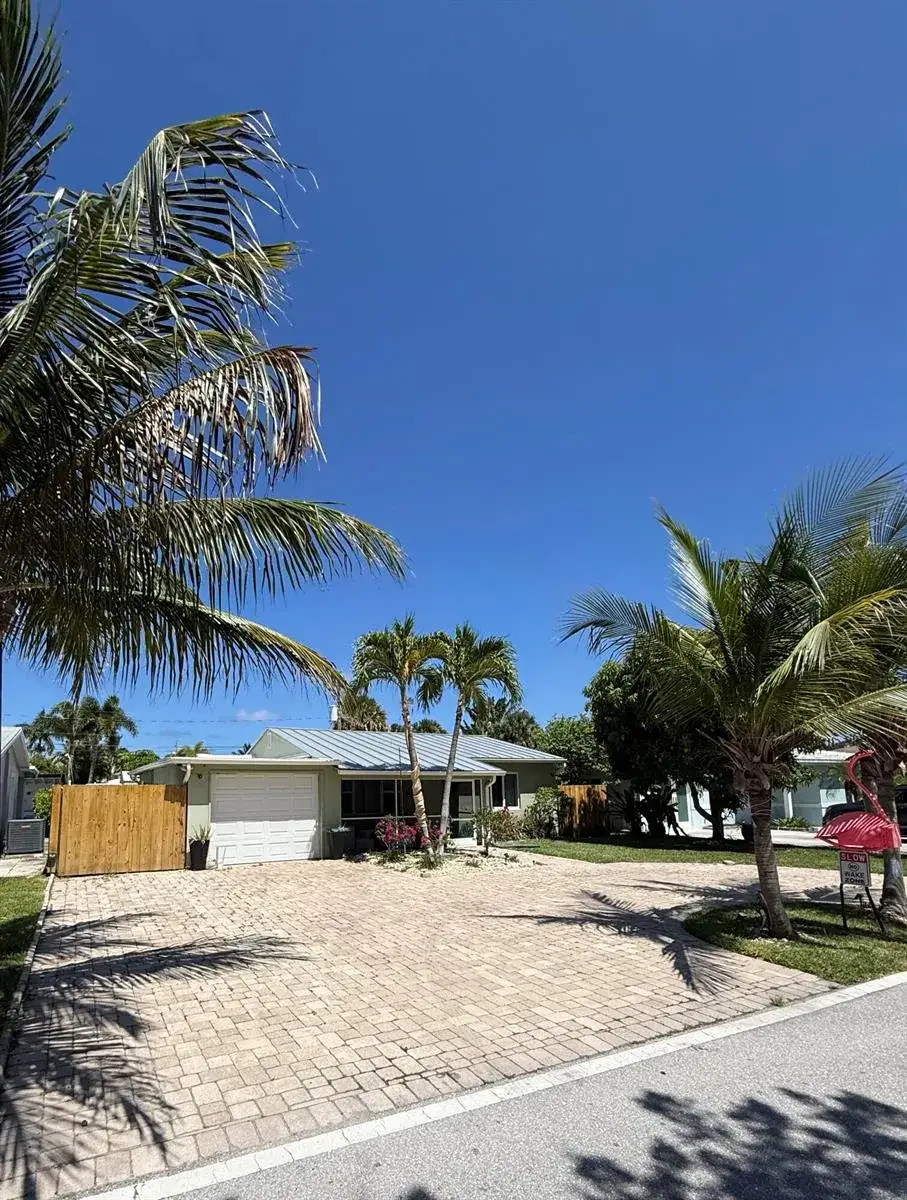 3 bedroom 2 bath Residential Lease for rent at 814 S Lake Drive, Lantana FL 33462