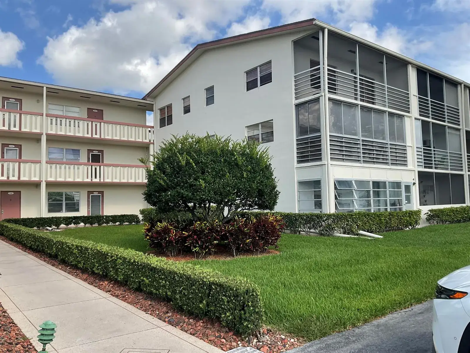 1 bedroom 1 bath Residential for sale at 189 E Preston Way, Boca Raton FL 33434