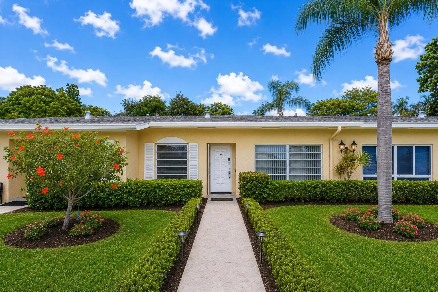 2 bedroom 2 bath Residential for sale at 13788 Via Flora # B, Delray Beach FL 33484