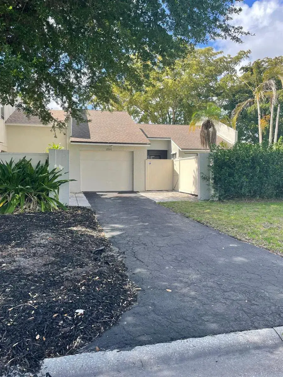2 bedroom 1 bath Residential Lease for rent at 12726 Spinnaker Lane, Wellington FL 33414