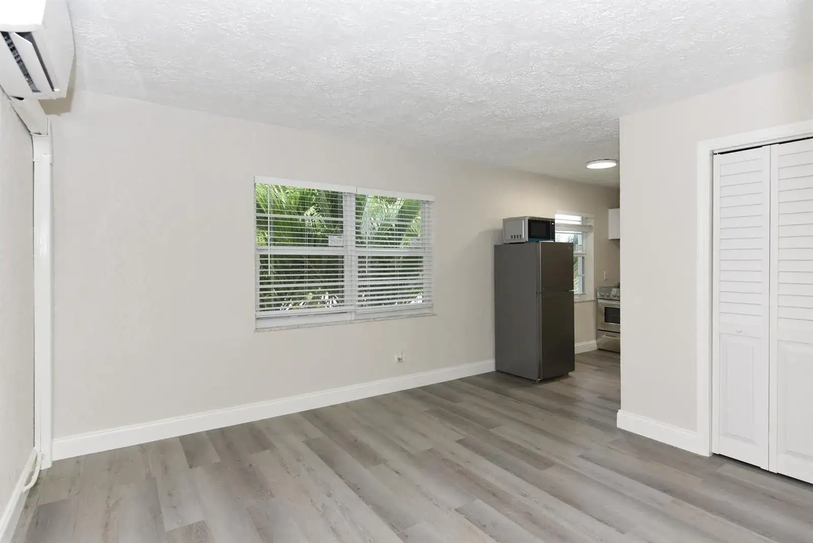 1 bath Residential Lease for rent at 605 N Federal Highway # 7, FL 33460