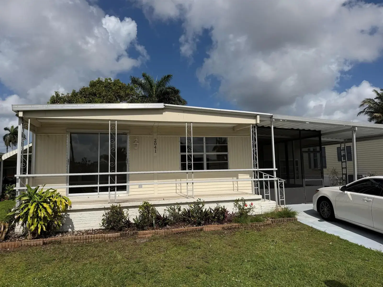 2 bedroom 2 bath Residential for sale at 2041 SW 84th Avenue, Davie FL 33324