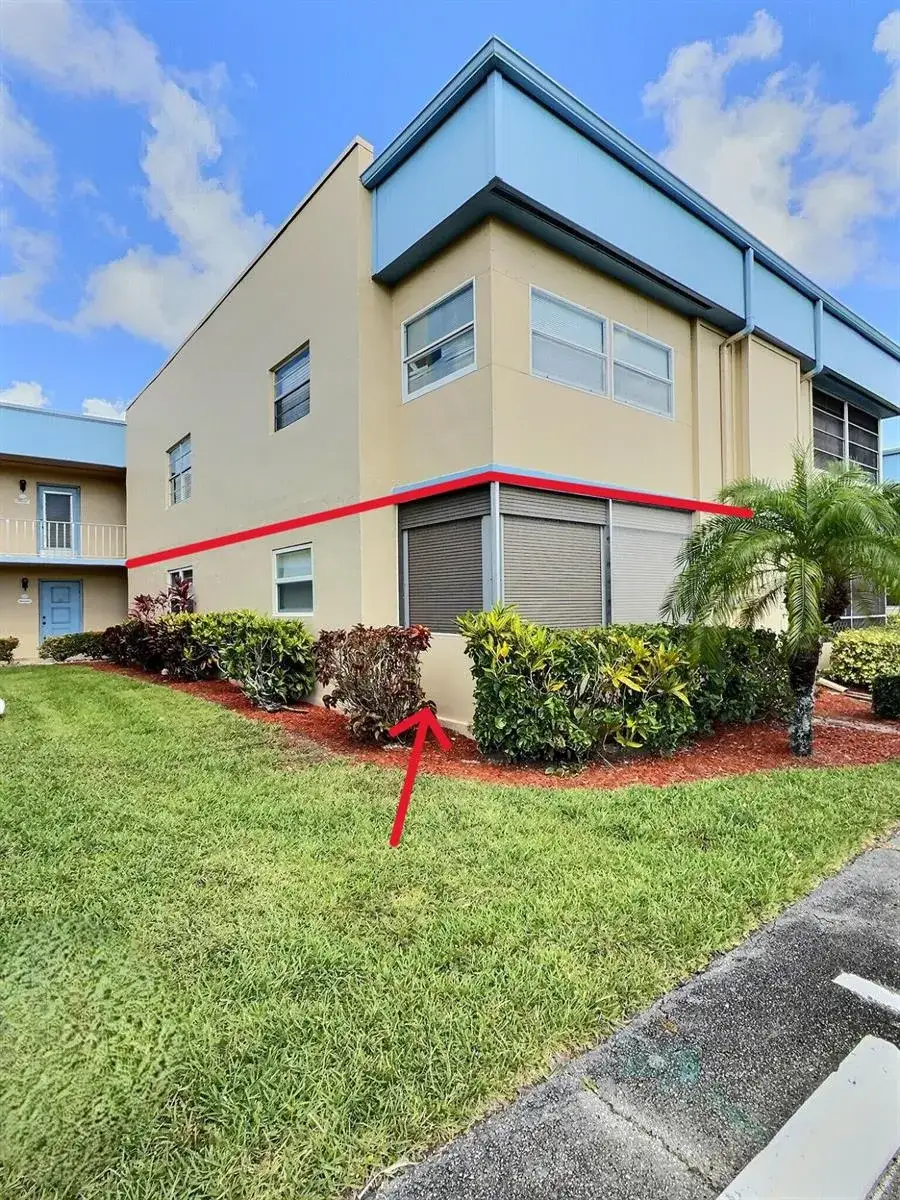 1 bedroom 1 bath Residential for sale at 199 E Burgundy E, Delray Beach FL 33484