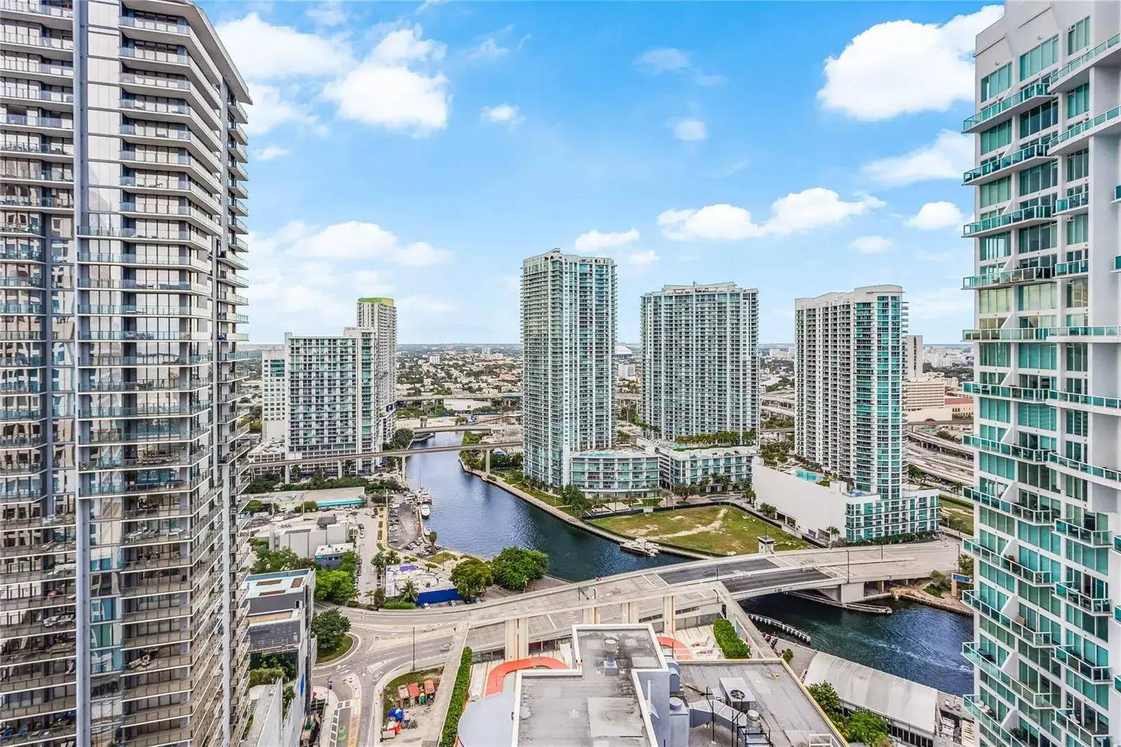 1 bedroom 1 bath Residential Lease for rent at 55 SE 6th Street # 3500, Miami FL 33131