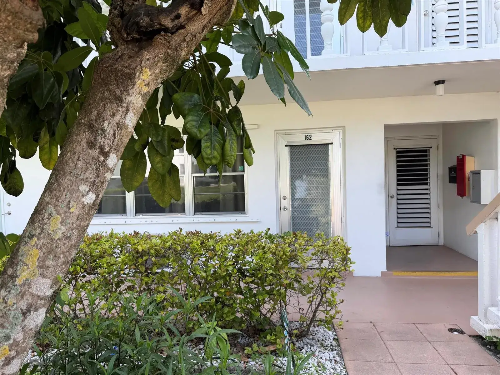 1 bedroom 1 bath Residential for sale at 162 Windsor H, West Palm Beach FL 33417