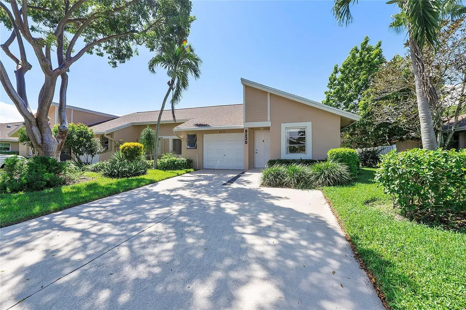 2 bedroom 2 bath Residential for sale at 8230 Springtree Road, Boca Raton FL 33496