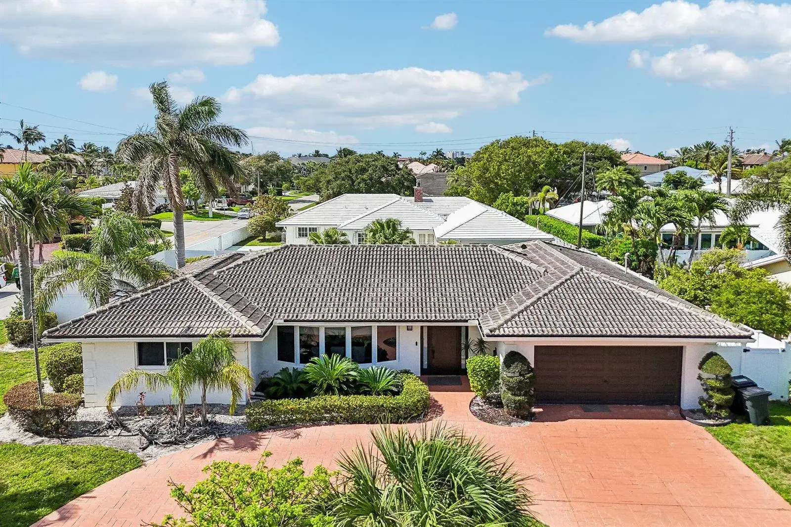 3 bedroom 2 bath Residential for sale at 2940 NE 39th Court, Lighthouse Point FL 33064