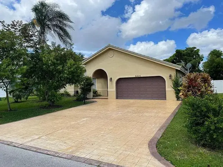 4 bedroom 3 bath Residential for sale at 6401 W Sedgewyck Cir W, Davie FL 33331