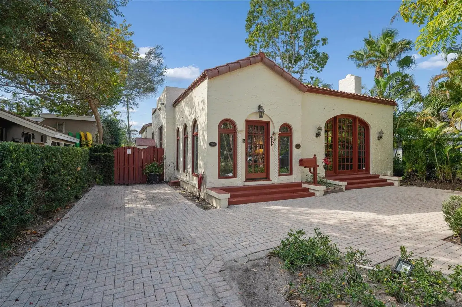 3 bedroom 2 bath Residential for sale at 704 SE 8th Street, Fort Lauderdale FL 33316