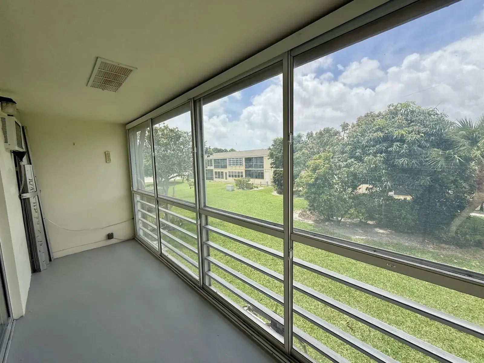 1 bedroom 1 bath Residential Lease for rent at 32 Kingswood B, West Palm Beach FL 33417