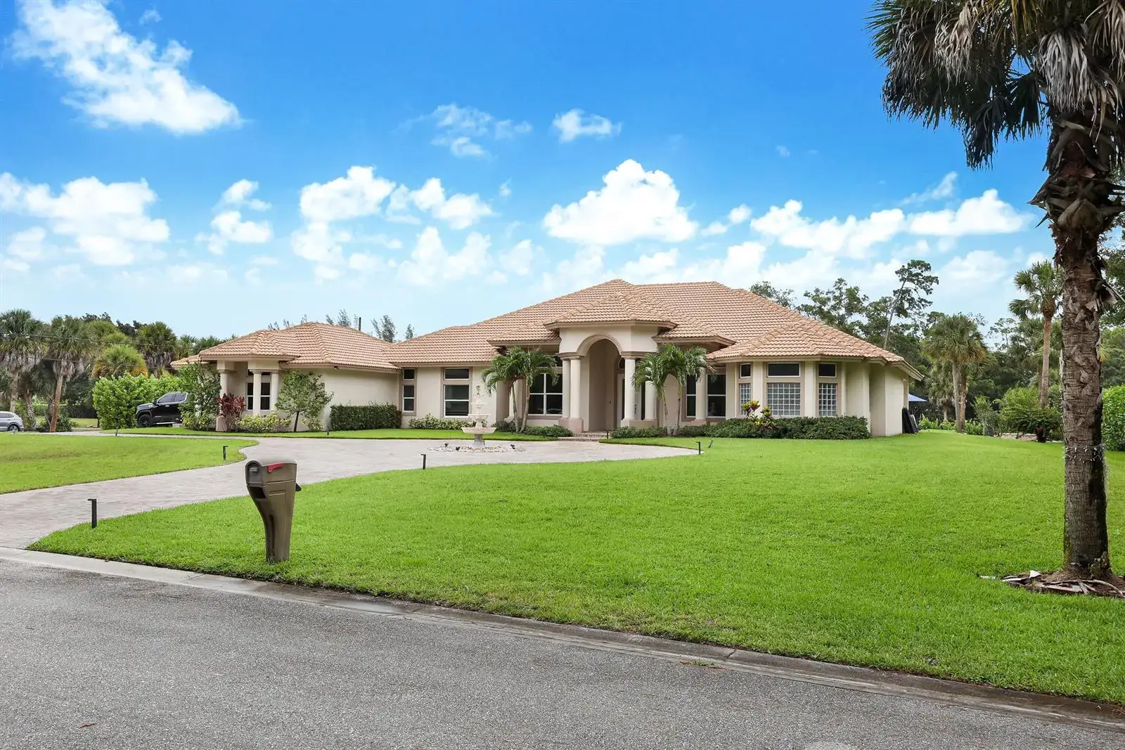 4 bedroom 5 bath Residential for sale at 142 Brynhurst Court, West Palm Beach FL 33413