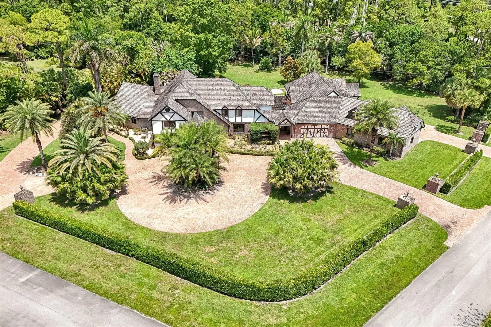 7 bedroom 7 bath Residential for sale at 14900 Stirrup Lane, Wellington FL 33414