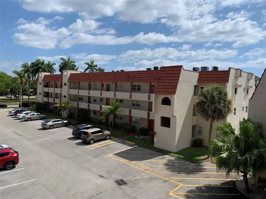 2 bedroom 2 bath Residential for sale at 8080 N Sunrise Lakes N # 303, Sunrise FL 33322