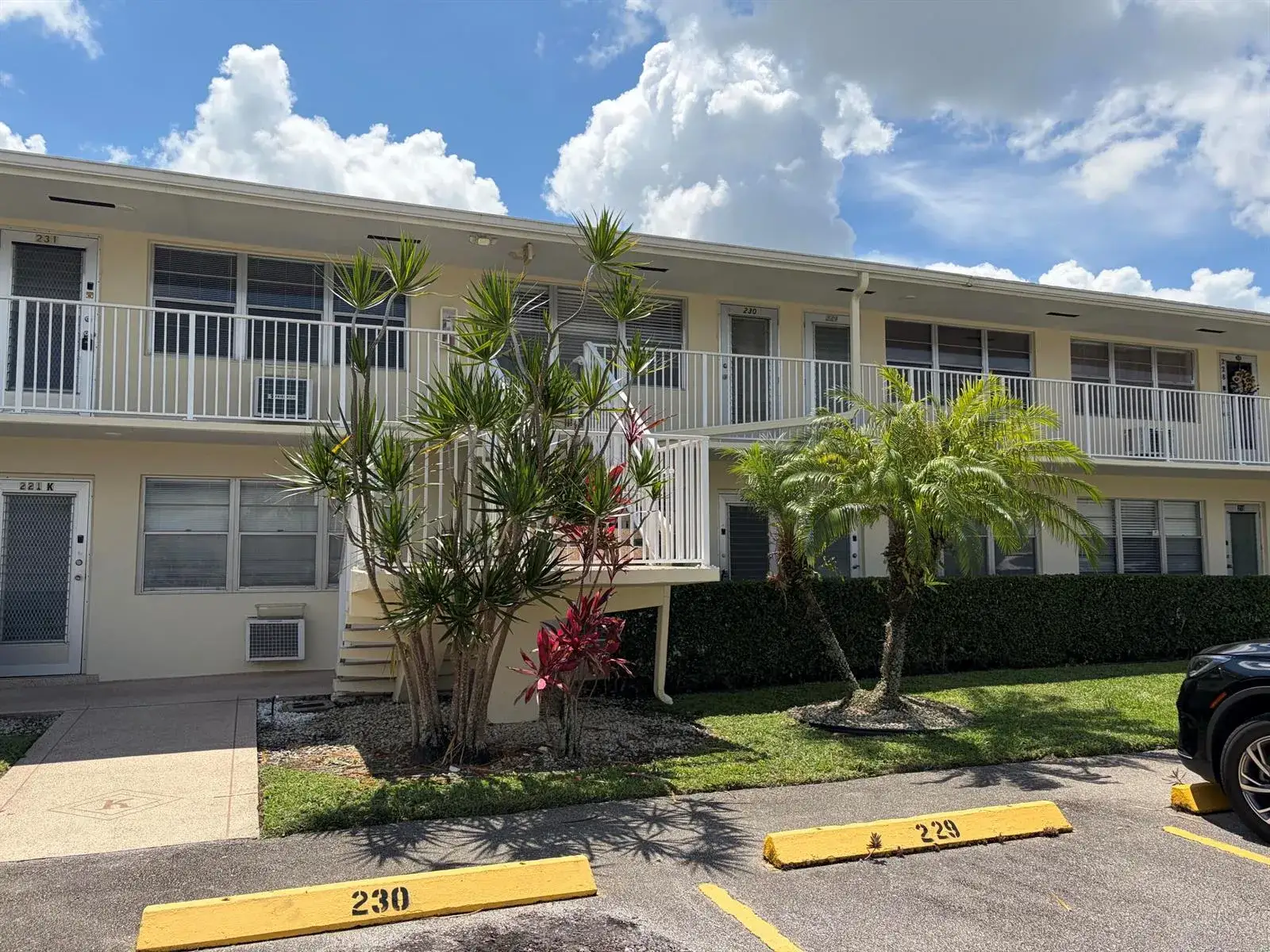 1 bedroom 1 bath Residential Lease for rent at 220 Berkshire K # 220, West Palm Beach FL 33417