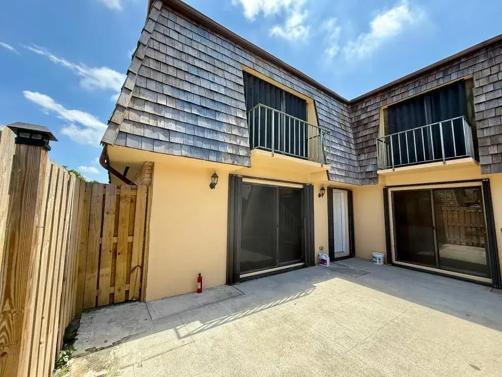 2 bedroom 2 bath Residential for sale at 79 Lake Arbor Drive # 79, Palm Springs FL 33461