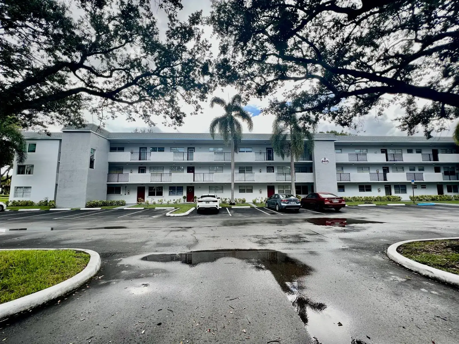 2 bedroom 2 bath Residential Lease for rent at 8405 NW 61st Street # D305, Tamarac FL 33321