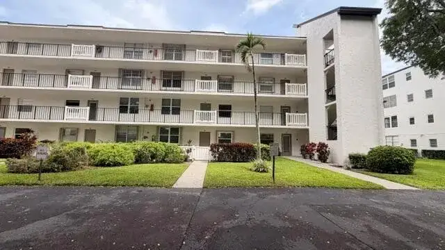 2 bedroom 2 bath Residential for sale at 24 Abbey Lane # 107, Delray Beach FL 33446