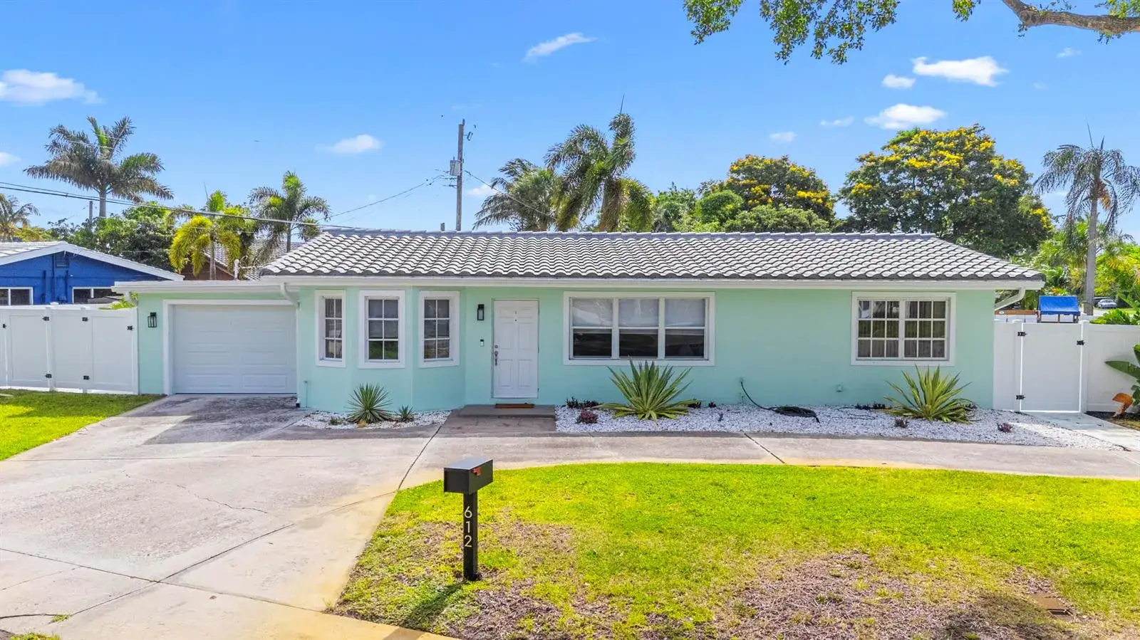 3 bedroom 2 bath Residential for sale at 612 SE 10th Avenue, Deerfield Beach FL 33441