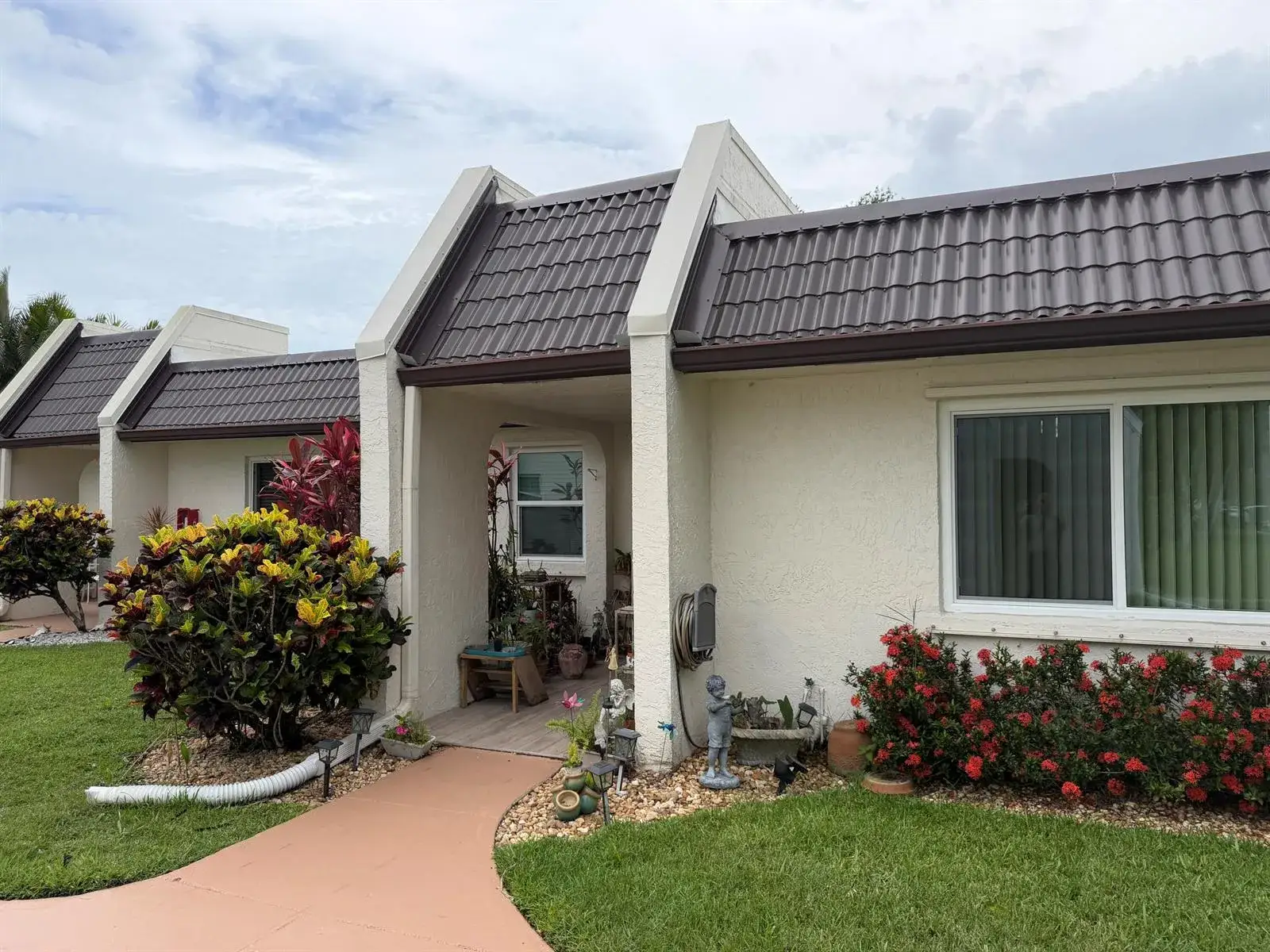 2 bedroom 2 bath Residential for sale at 212 Lake Susan Lane, West Palm Beach FL 33411