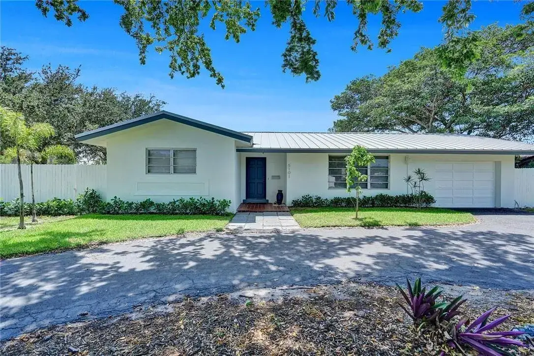 2 bedroom 2 bath Residential Lease for rent at 5101 NE 27th Avenue, Lighthouse Point FL 33064