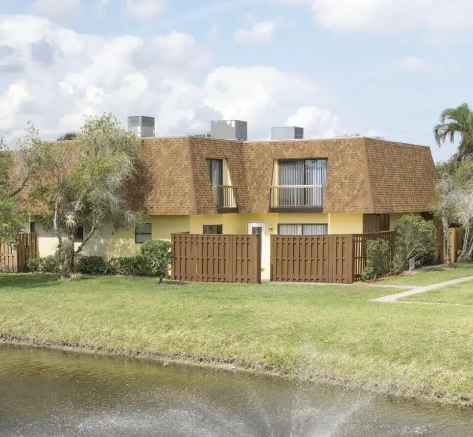 2 bedroom 2 bath Residential Lease for rent at 110 N Delaware Boulevard # 15d, Jupiter FL 33458