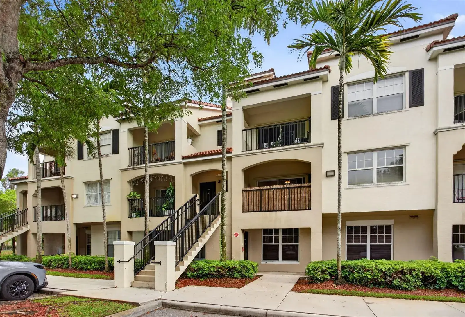 3 bedroom 2 bath Residential for sale at 5880 W Sample Road # 206, Coral Springs FL 33067