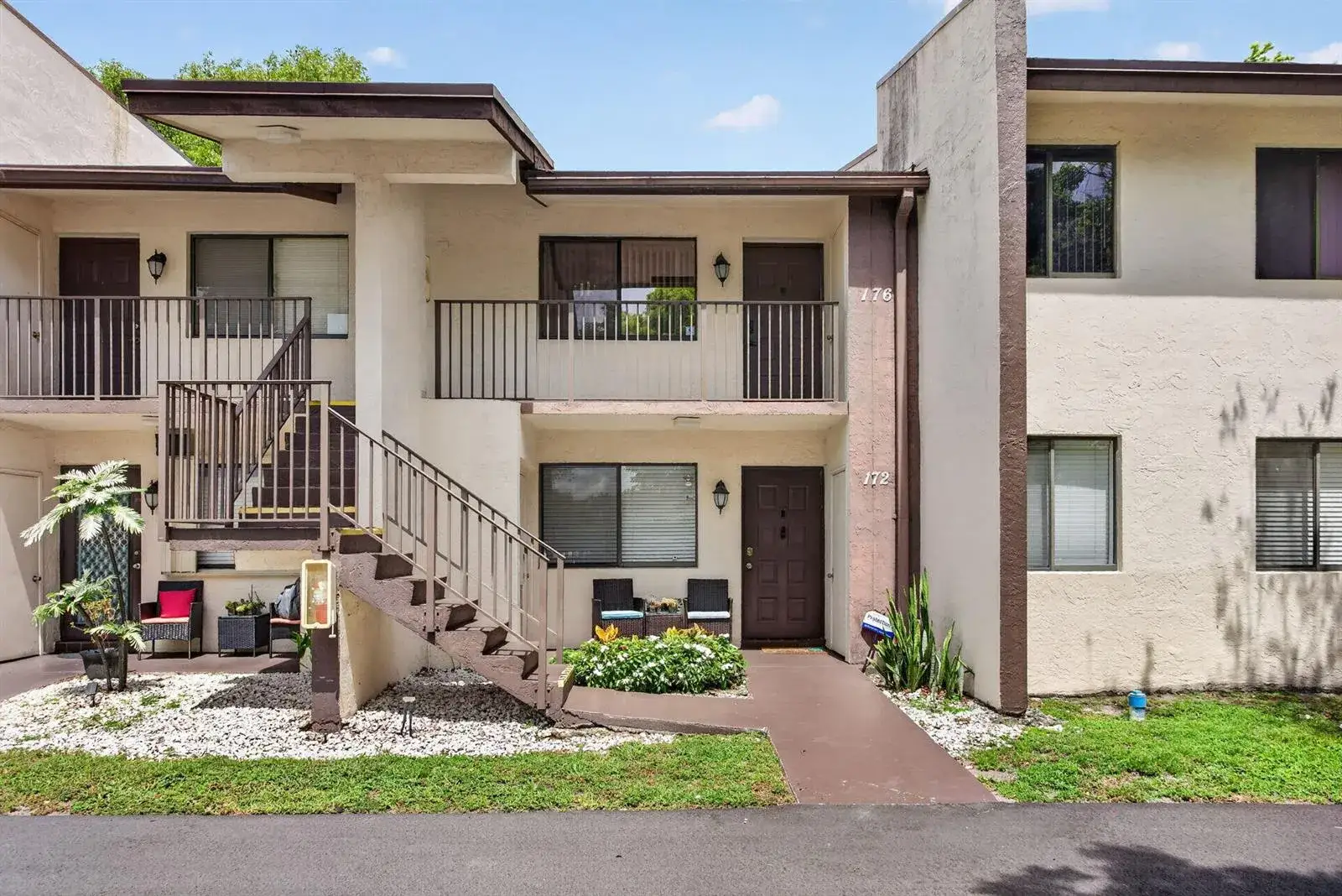 2 bedroom 2 bath Residential for sale at 172 W Laurel Drive # 1102, Margate FL 33063