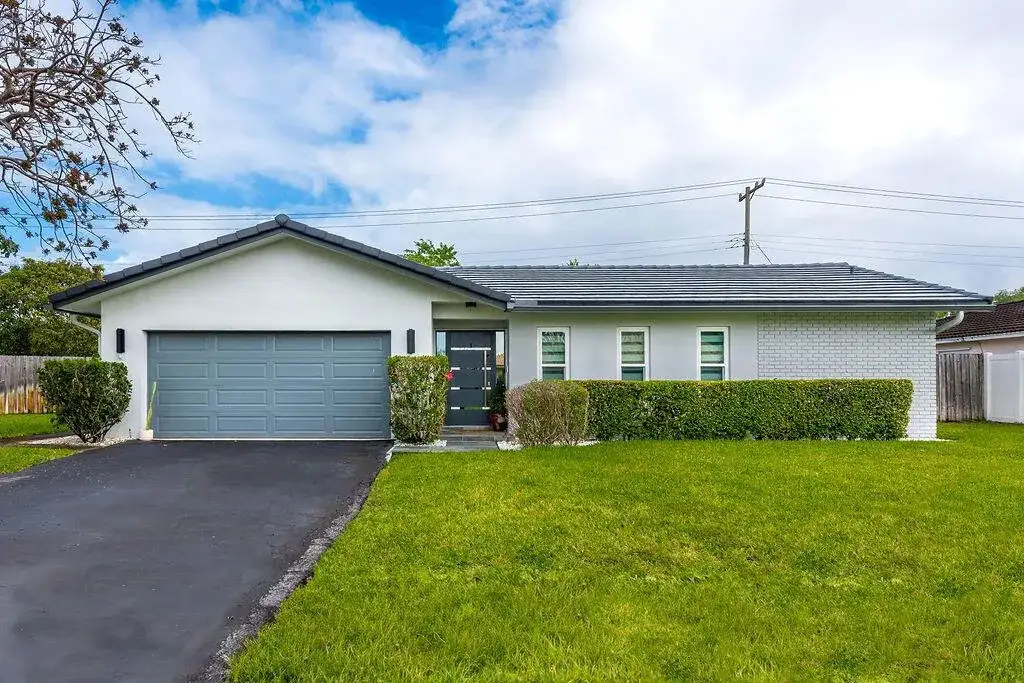 3 bedroom 2 bath Residential Lease for rent at 115 St Cloud Lane, Boca Raton FL 33431