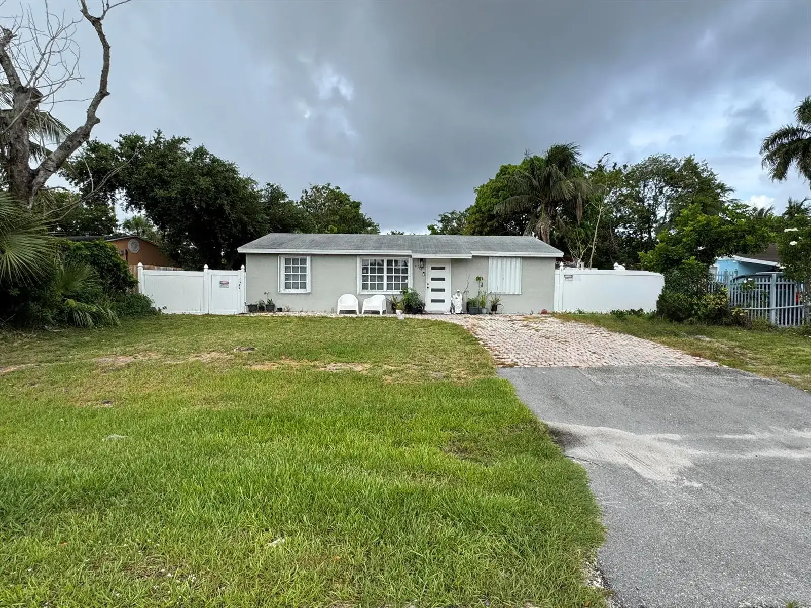 3 bedroom 2 bath Residential for sale at 4328 Pine Street, FL 33406
