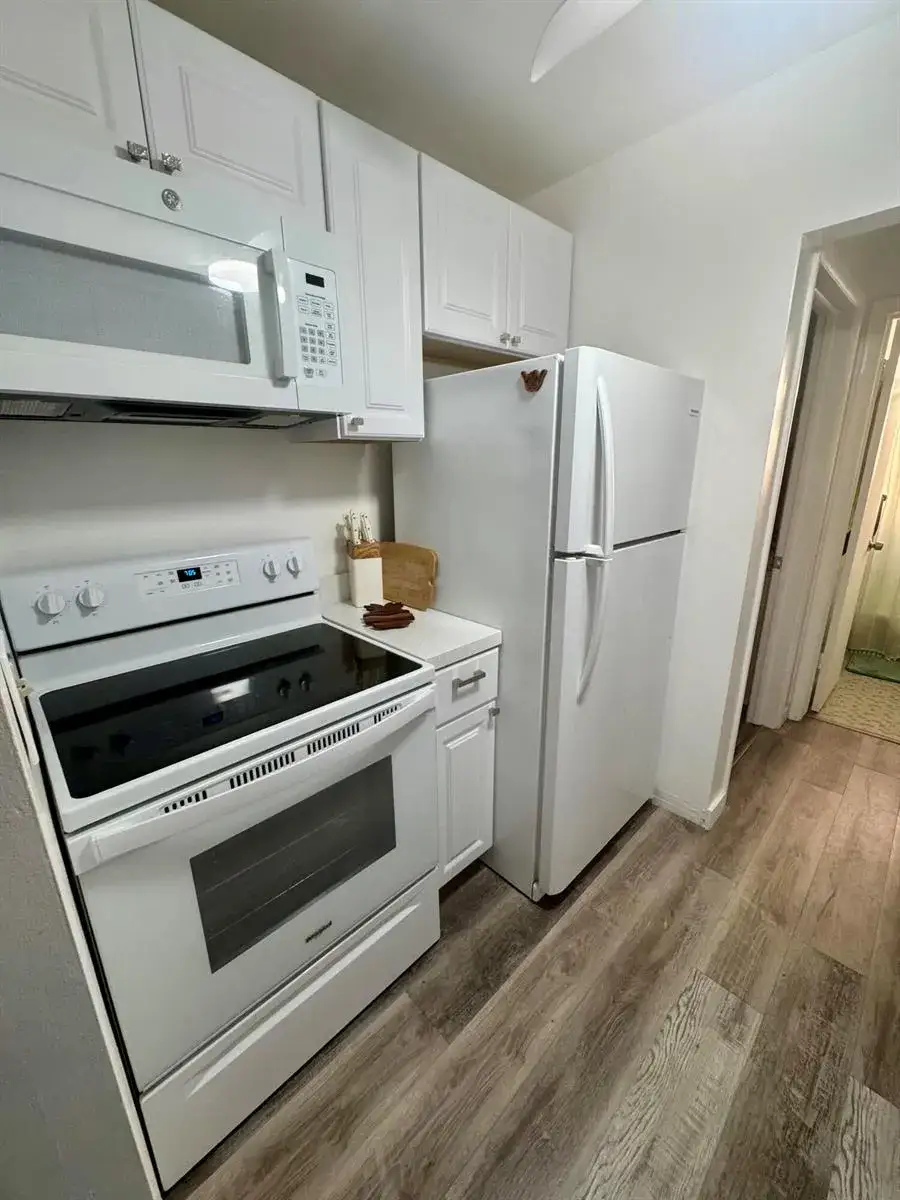 1 bedroom 1 bath Residential Lease for rent at 113 N Lakeside Drive # 3, FL 33460