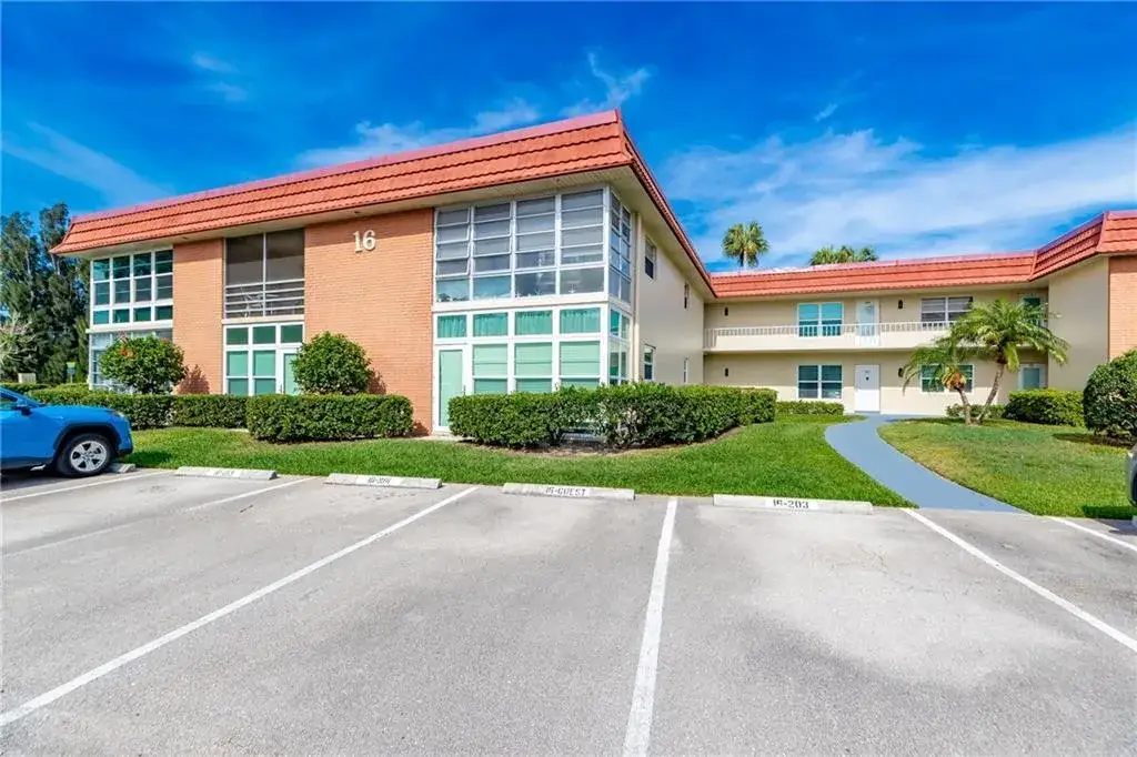 1 bedroom 1 bath Residential Lease for rent at 16 Vista Palm Lane # 204, Vero Beach FL 32962