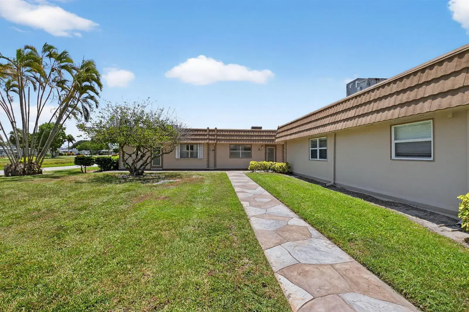 2 bedroom 2 bath Residential for sale at 360 Seville # O, Delray Beach FL 33446