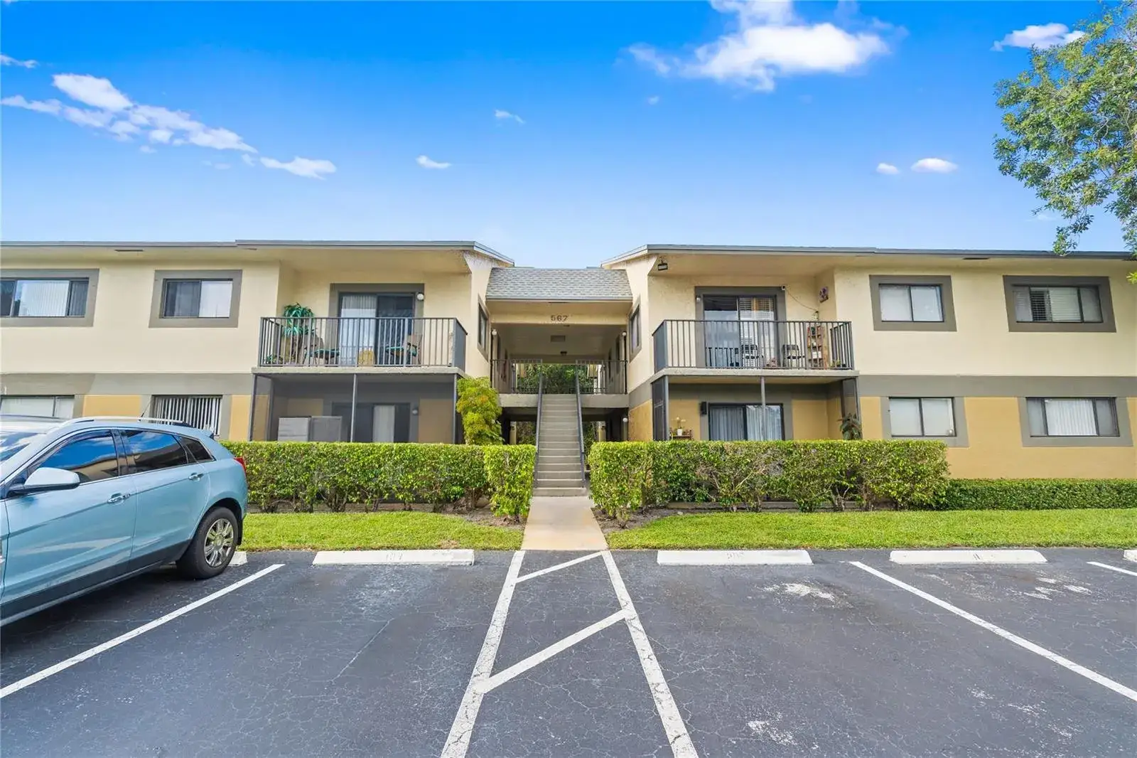2 bedroom 2 bath Residential for sale at 567 Trace Circle # 104, Deerfield Beach FL 33441