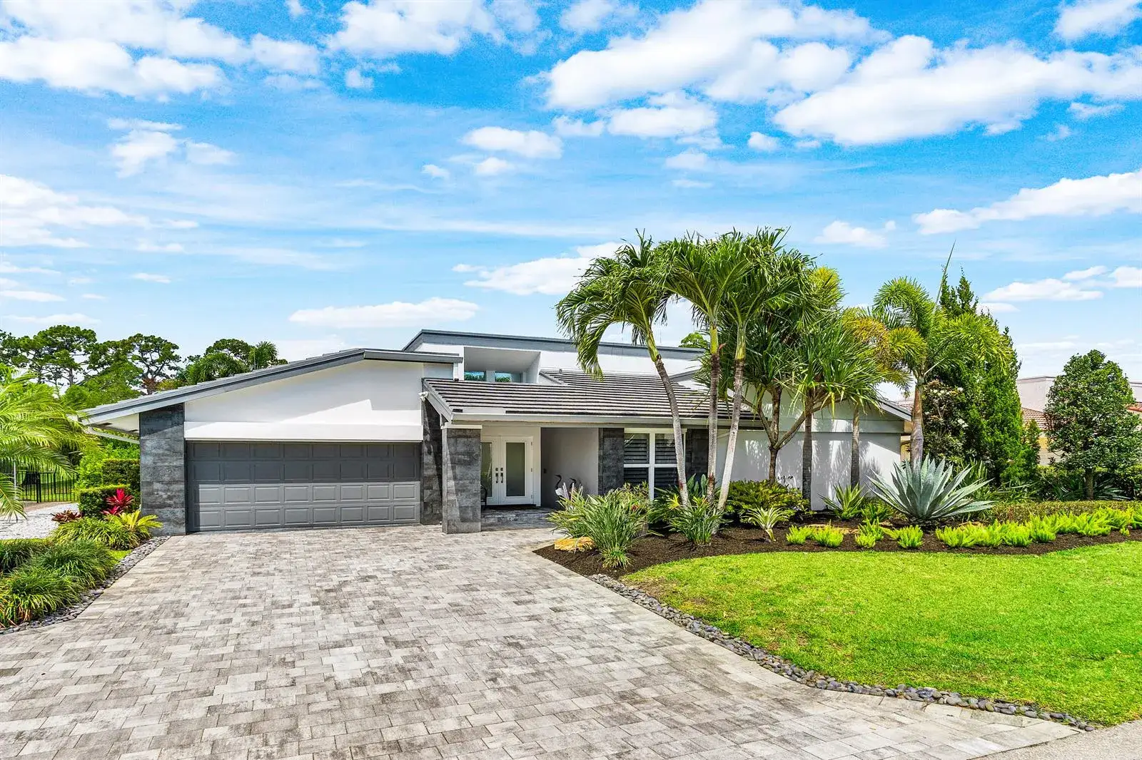 3 bedroom 3 bath Residential for sale at 632 Lakewoode Circle W, Delray Beach FL 33445