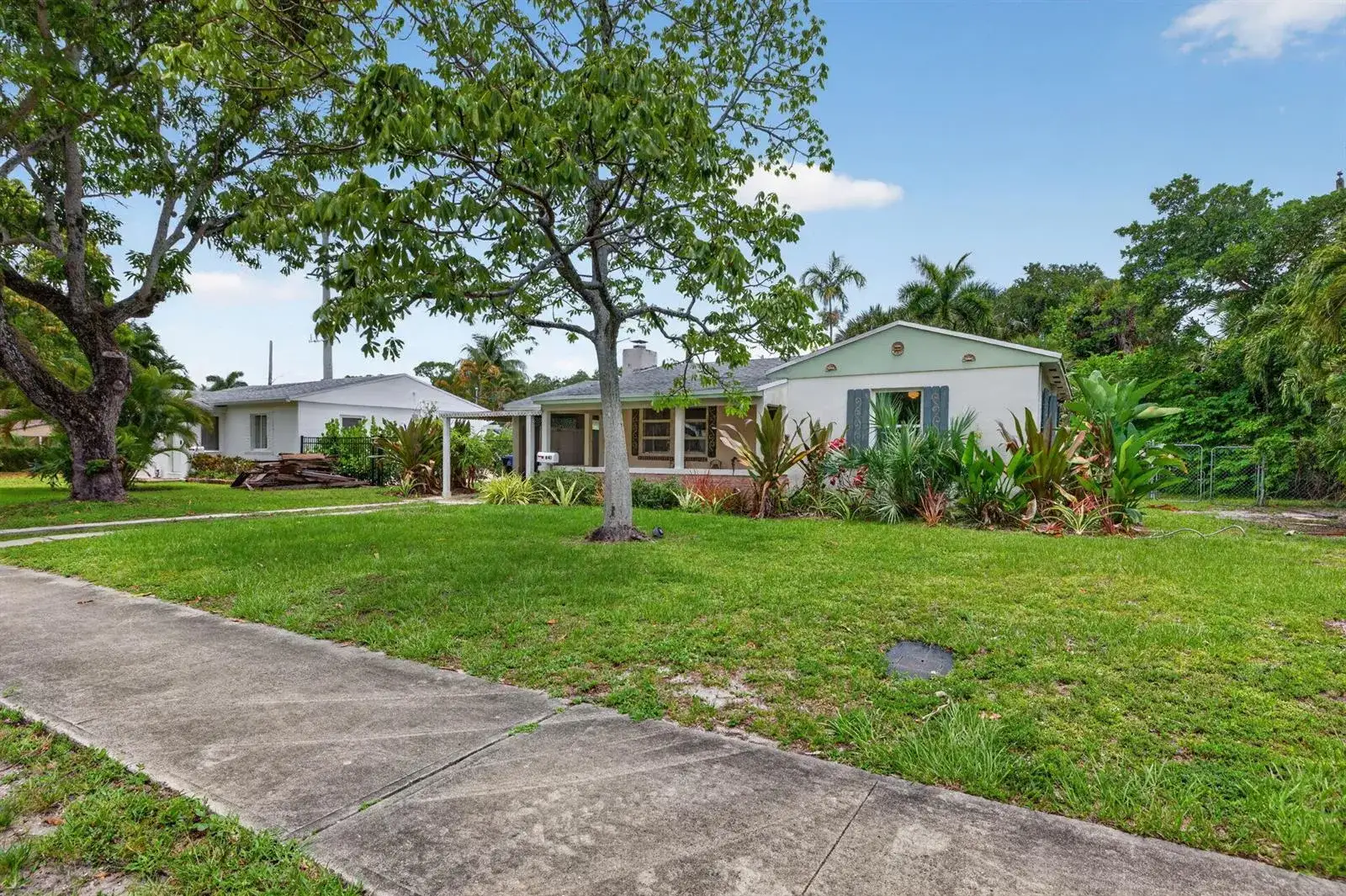 3 bedroom 2 bath Residential for sale at 841 SW 18th Court, Fort Lauderdale FL 33315