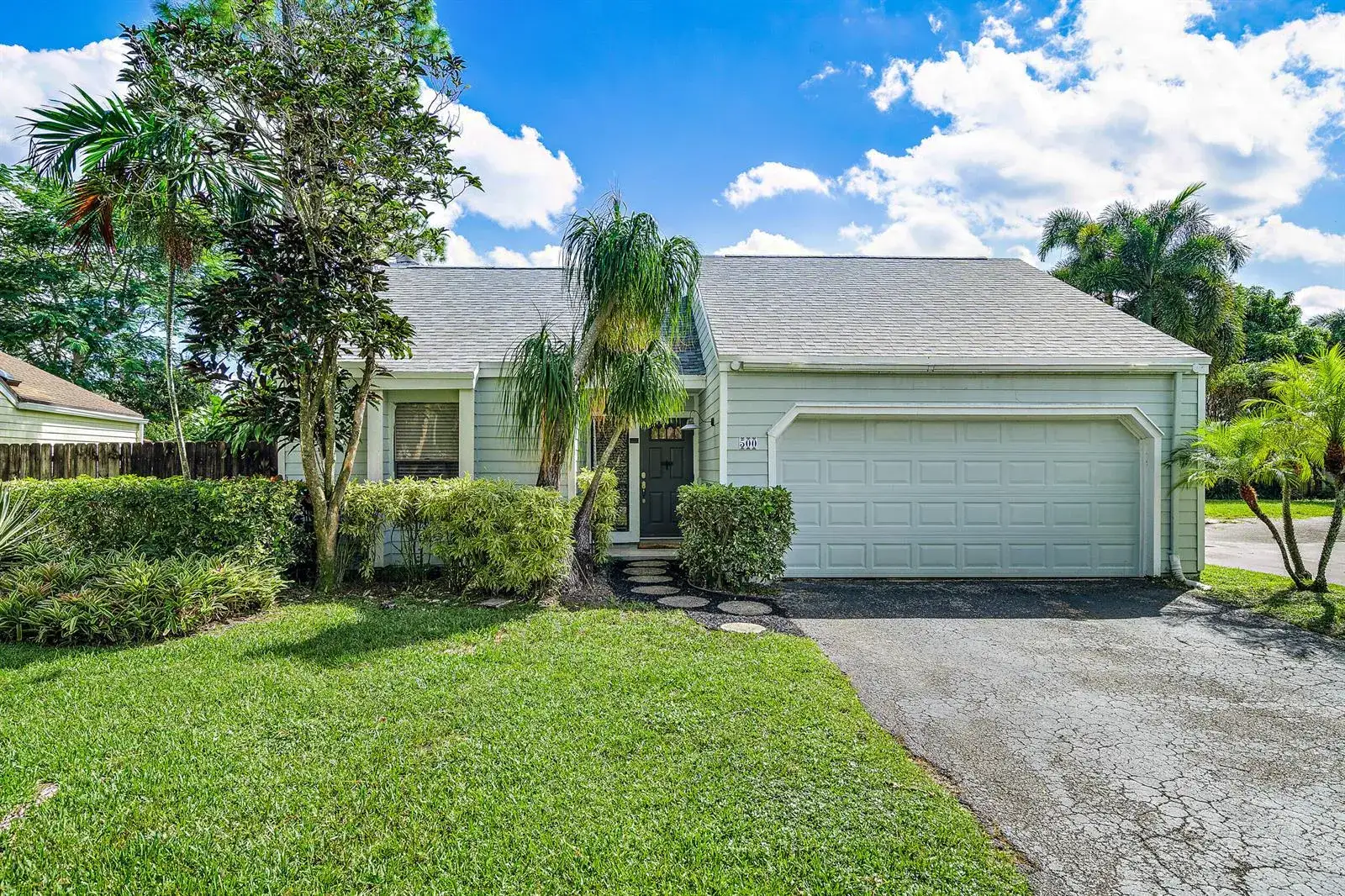 2 bedroom 2 bath Residential Lease for rent at 500 Oak Shadow Way, Wellington FL 33414