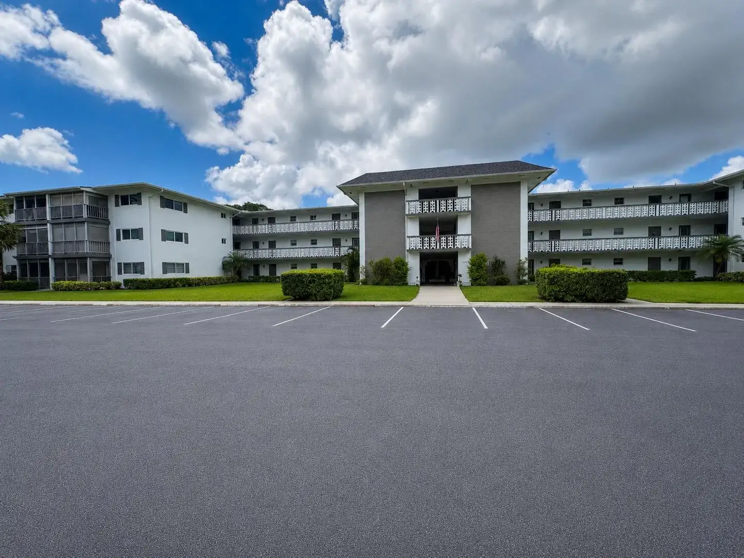 1 bedroom 1 bath Residential for sale at 1201 Hillcrest Court # 315, Hollywood FL 33021