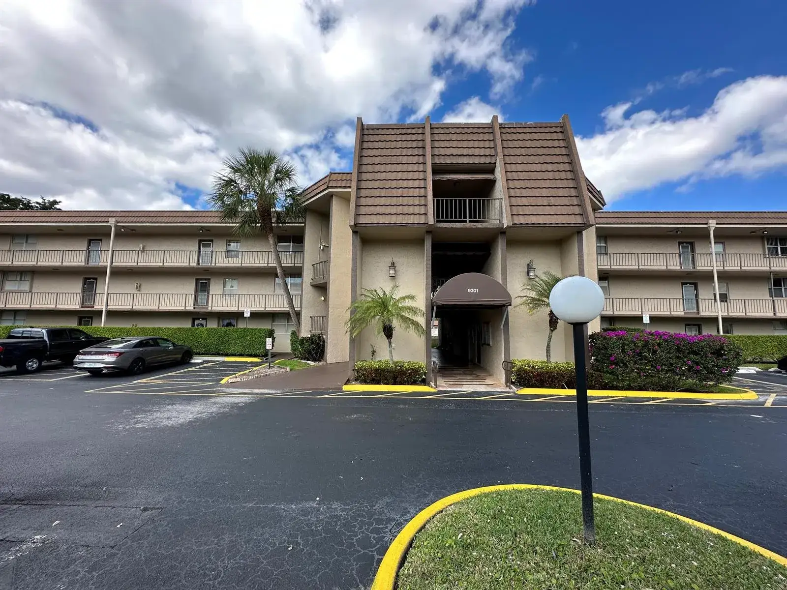 2 bedroom 2 bath Residential for sale at 9301 Lime Bay Boulevard # 301, Tamarac FL 33321