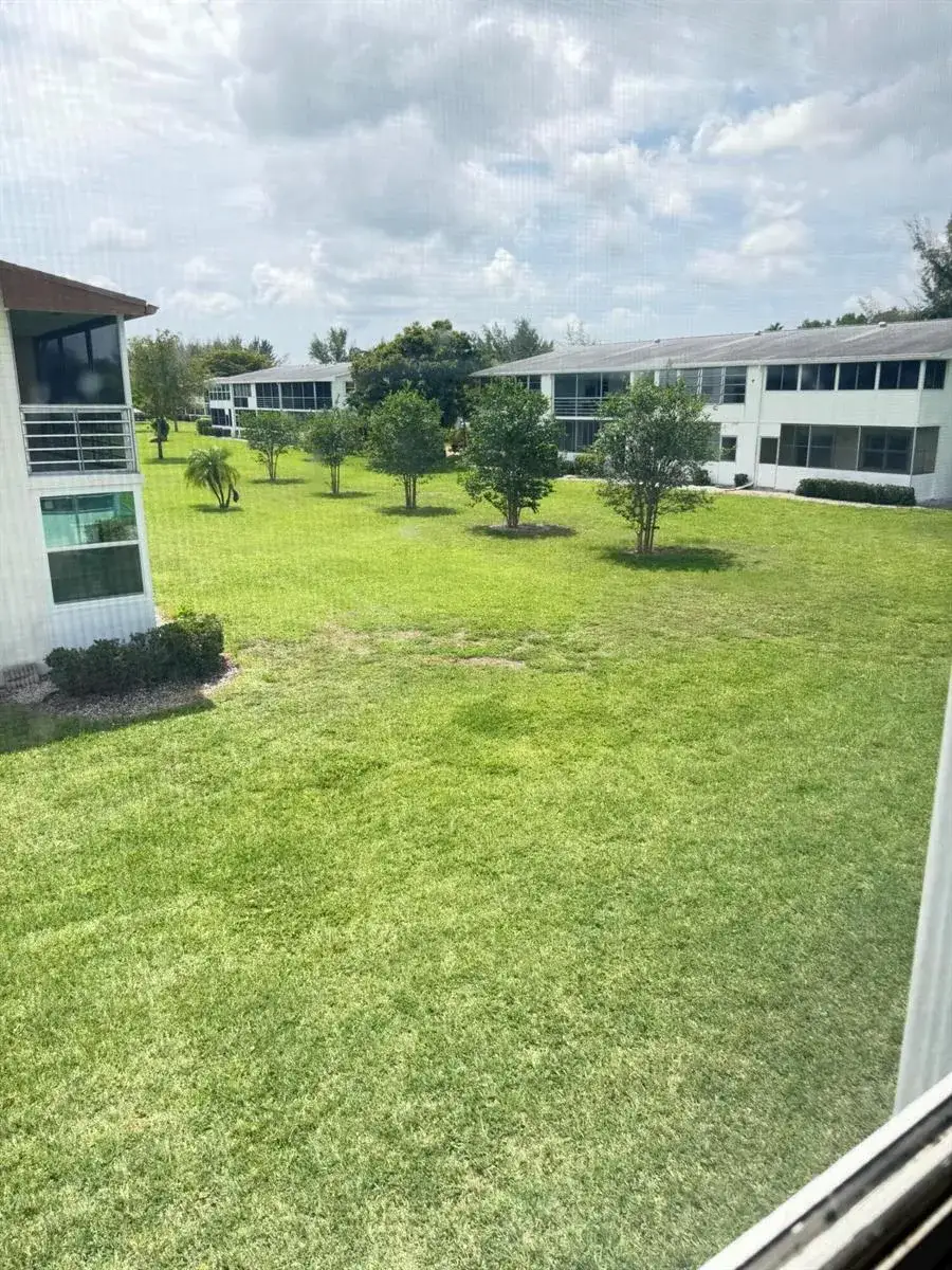 1 bedroom 1 bath Residential for sale at 179 Windsor H, West Palm Beach FL 33417
