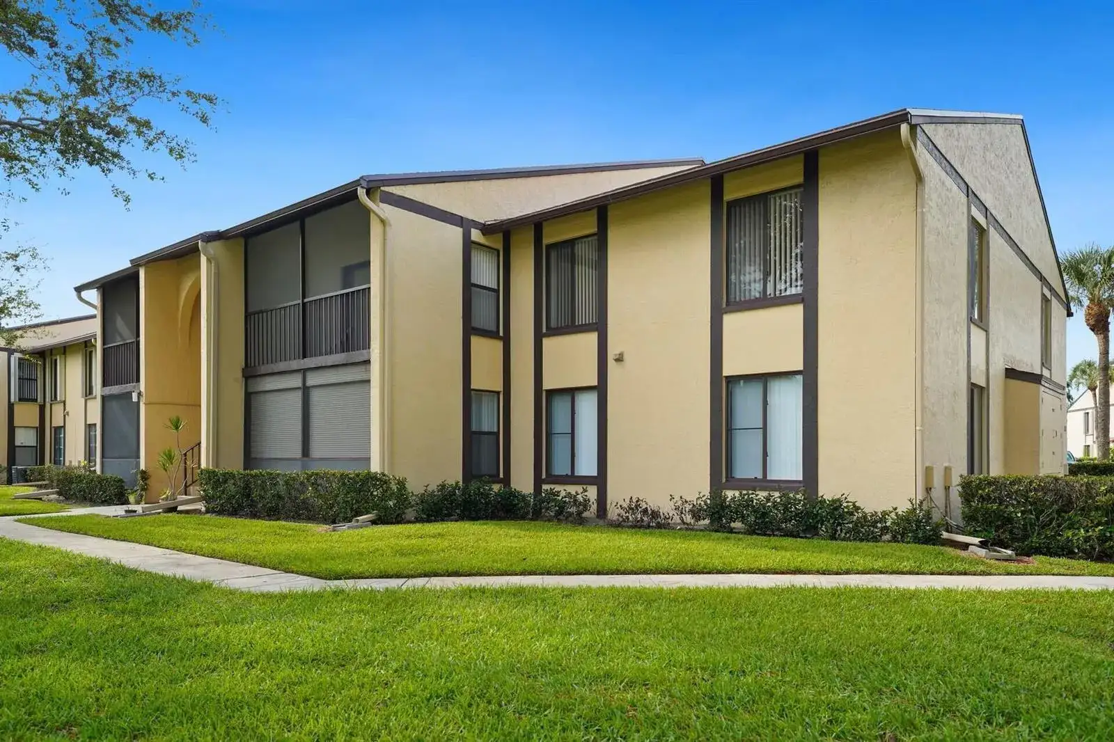 2 bedroom 2 bath Residential Lease for rent at 802 Sky Pine Way # E2, FL 33415