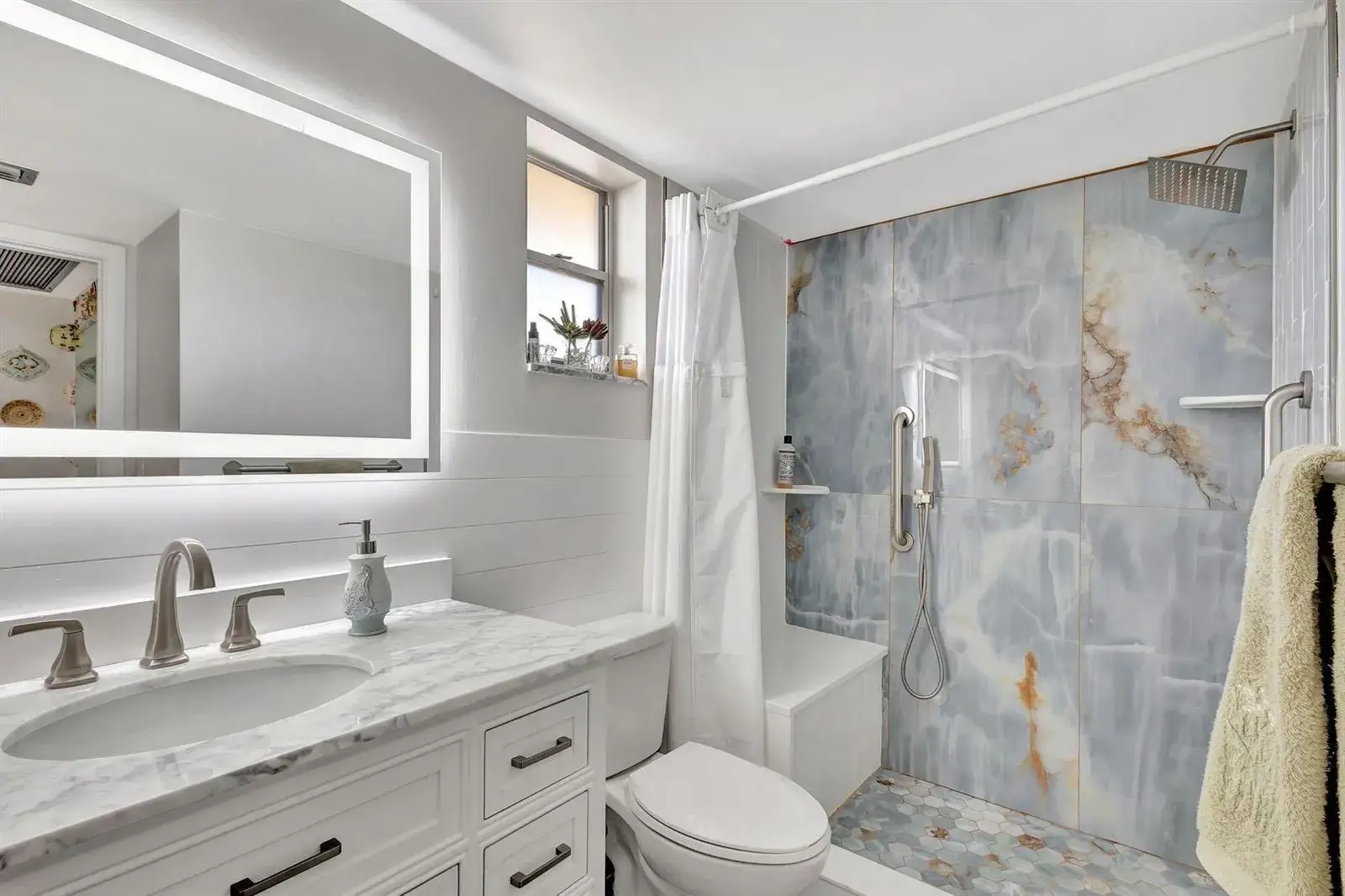 1 bedroom 1 bath Residential for sale at 2812 Garden Drive S # 308, FL 33461