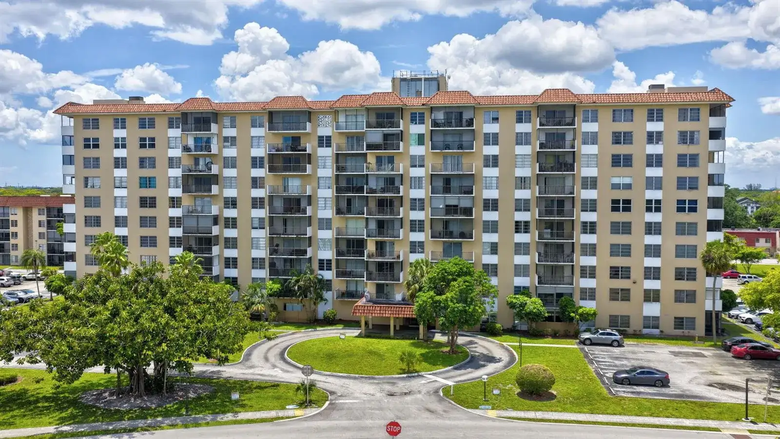 2 bedroom 2 bath Residential for sale at 4174 Inverrary Drive # 513, Lauderhill FL 33319