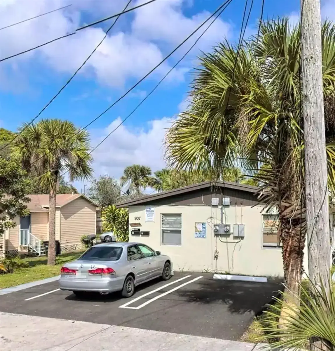 2 bedroom 1 bath Residential Lease for rent at 907 5th Street # 1, West Palm Beach FL 33401