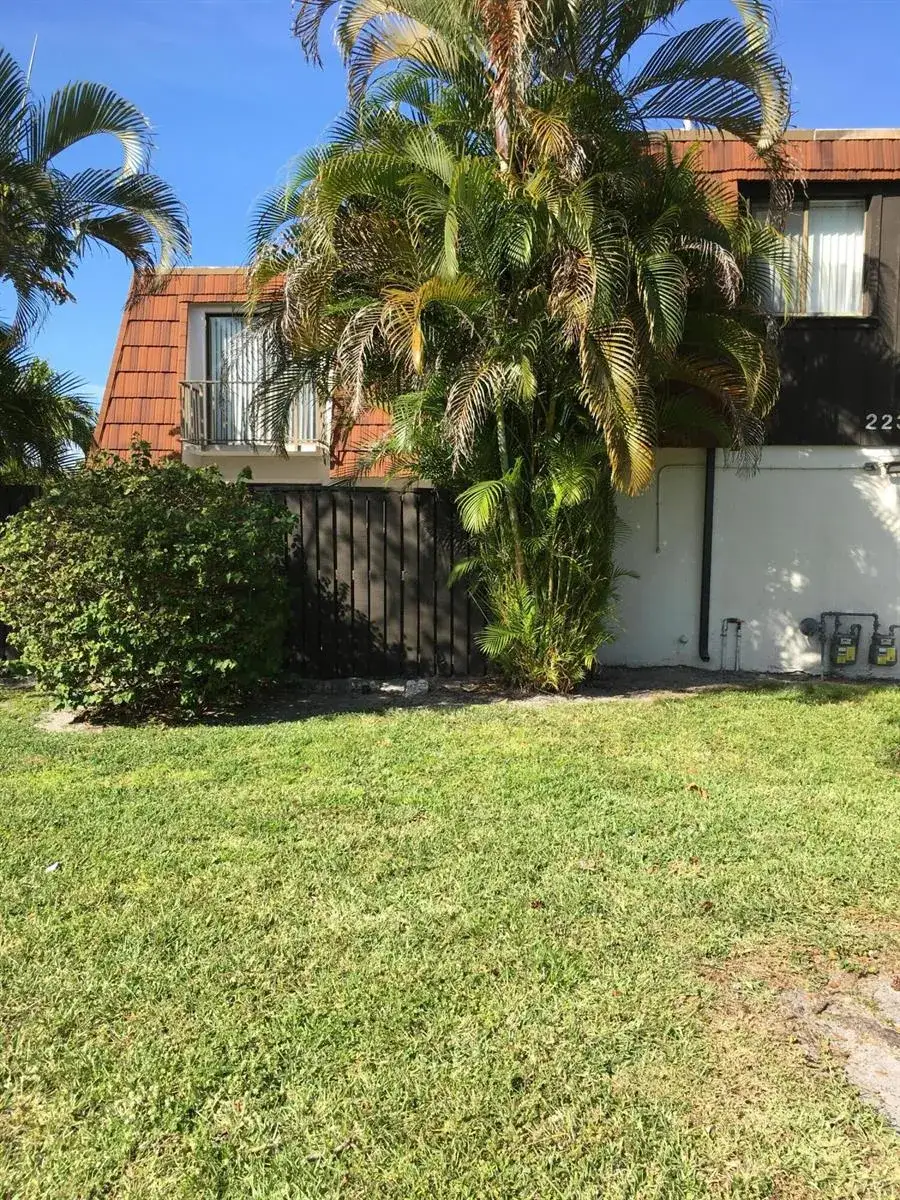 2 bedroom 2 bath Residential for sale at 2233 White Pine Circle # D, FL 33415