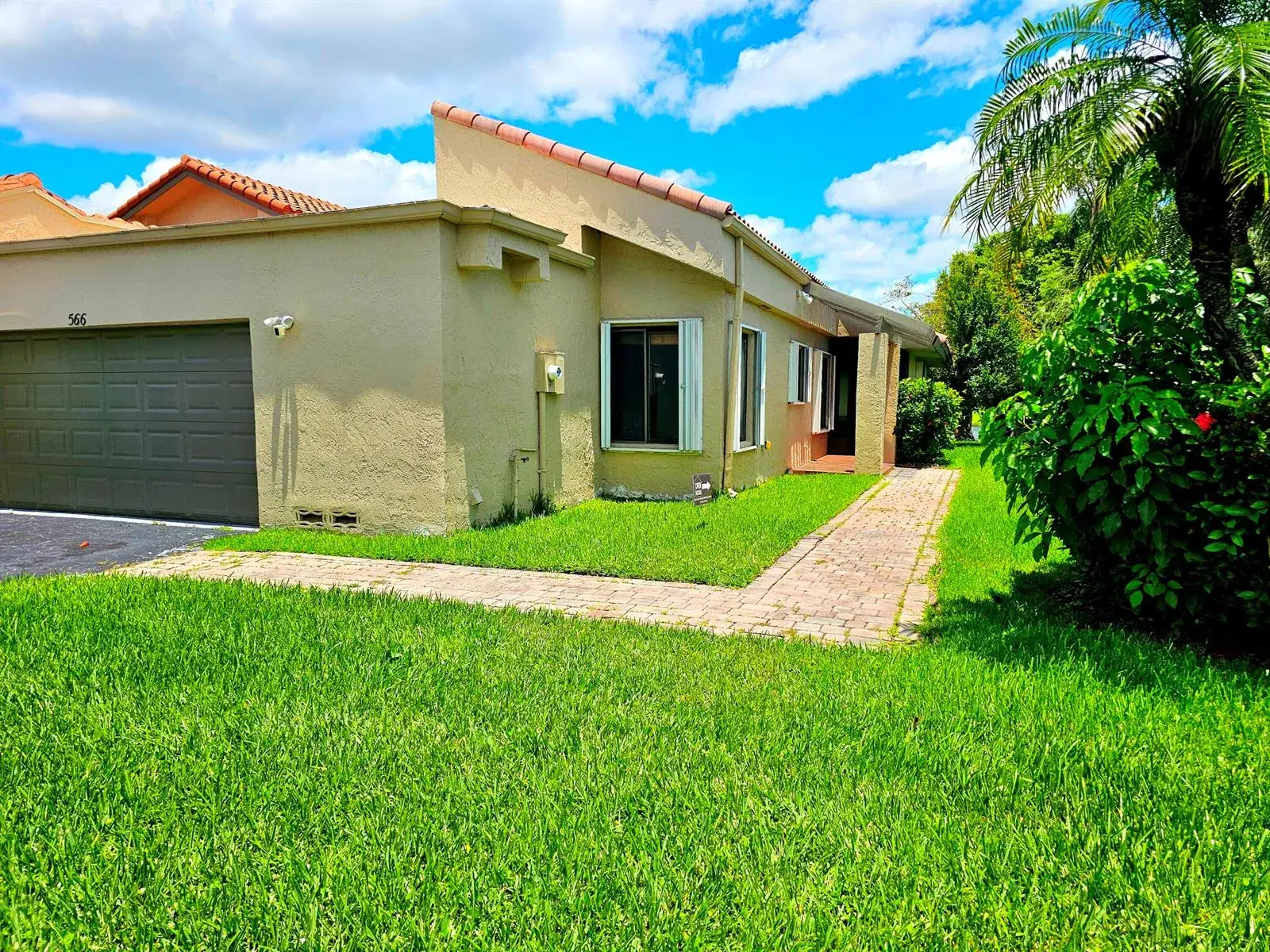 3 bedroom 2 bath Residential for sale at 566 Village Lake Drive, Weston FL 33326
