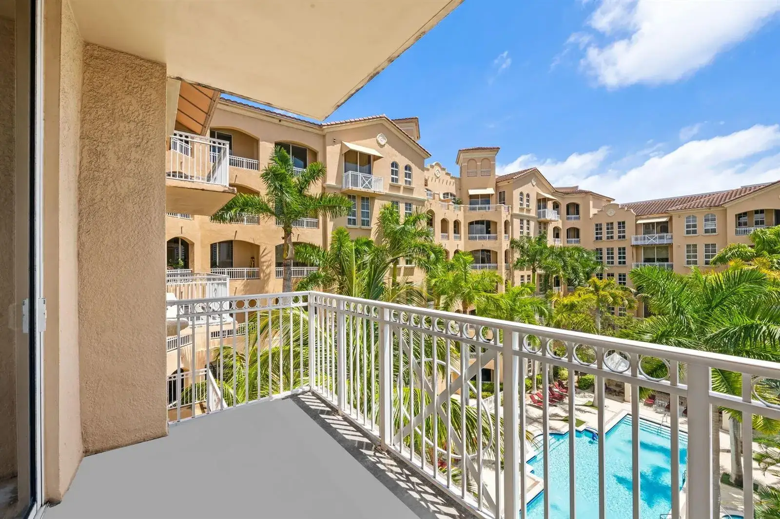 1 bedroom 1 bath Residential for sale at 3001 NE 185th Street # 536, Aventura FL 33180