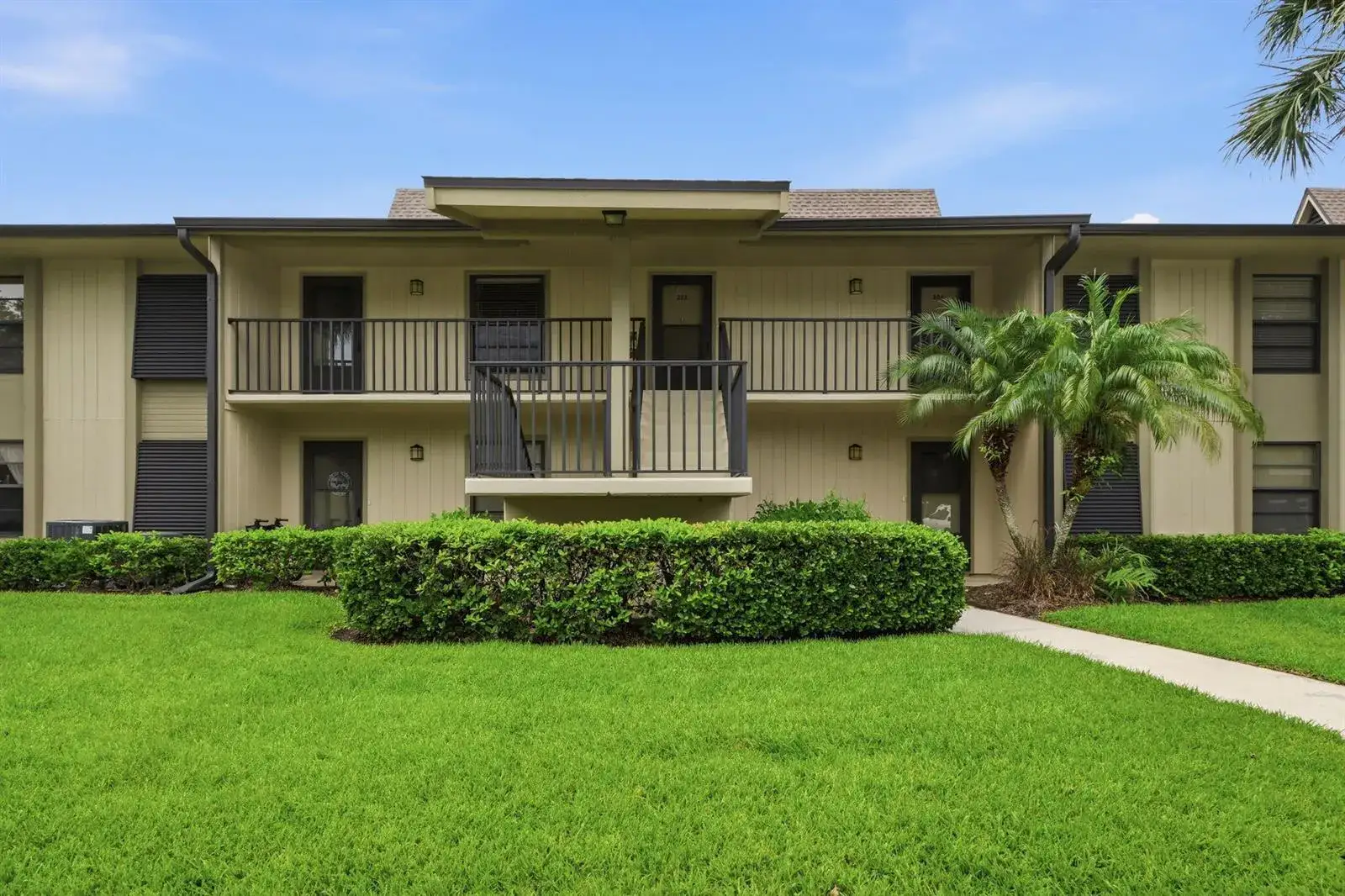 2 bedroom 2 bath Residential for sale at 29 Plantation Drive # 202, Vero Beach FL 32966