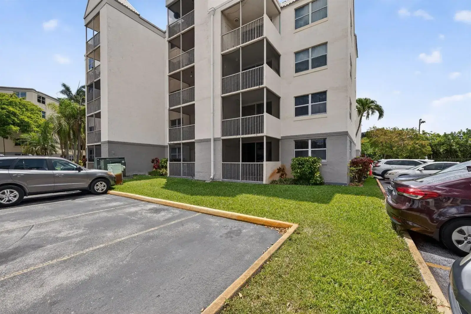 8373 Lake Drive # 101, Doral FL 33166