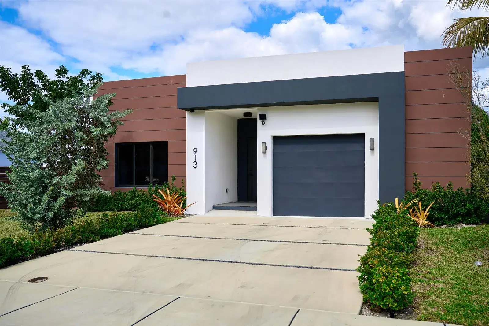 4 bedroom 3 bath Residential Lease for rent at 913 NE 15th Street, Fort Lauderdale FL 33304