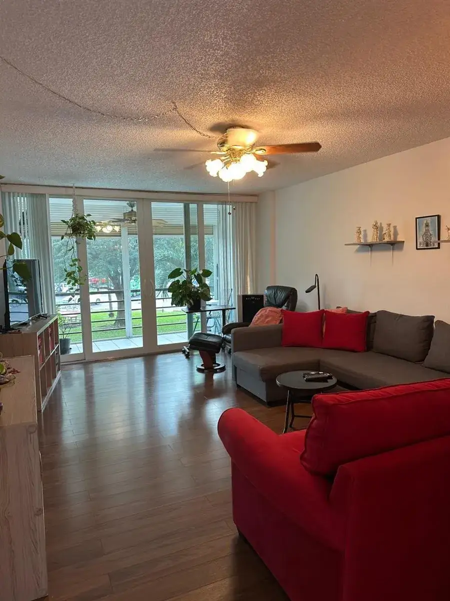 2 bedroom 2 bath Residential for sale at 115 Royal Pk Drive # 2g, Oakland Park FL 33309